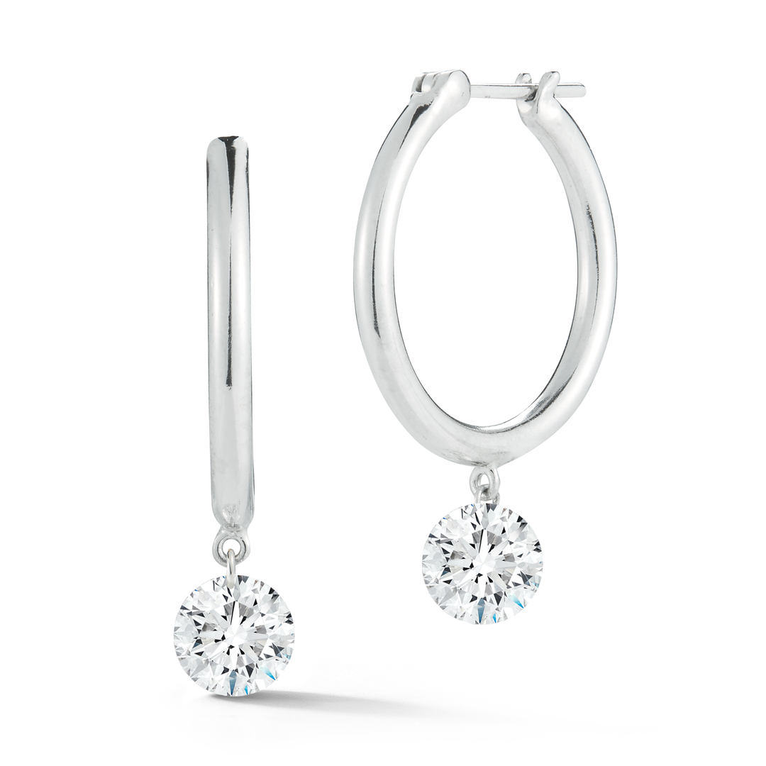 Radiant 18K Gold Earrings Adorned with Brilliant Diamonds