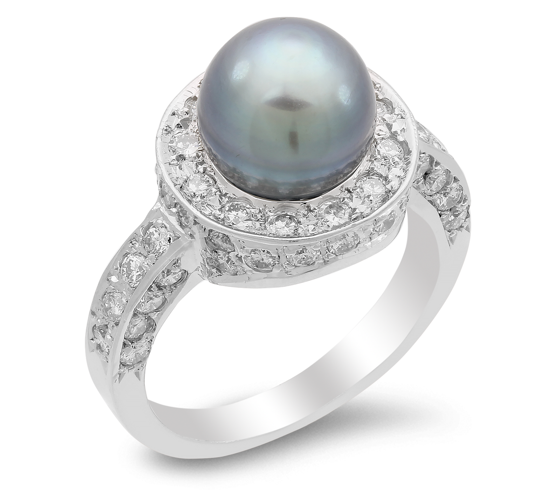 Diamond and pearl ring in 18K gold