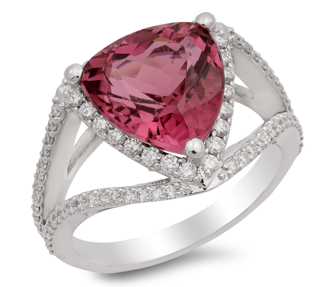 A shimmering oasis of diamonds and tourmaline, set in a luxurious 18K gold ring