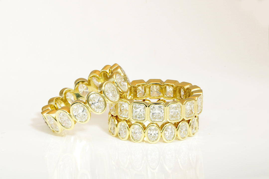 Oval cut diamond eternity band set in 18K gold band
