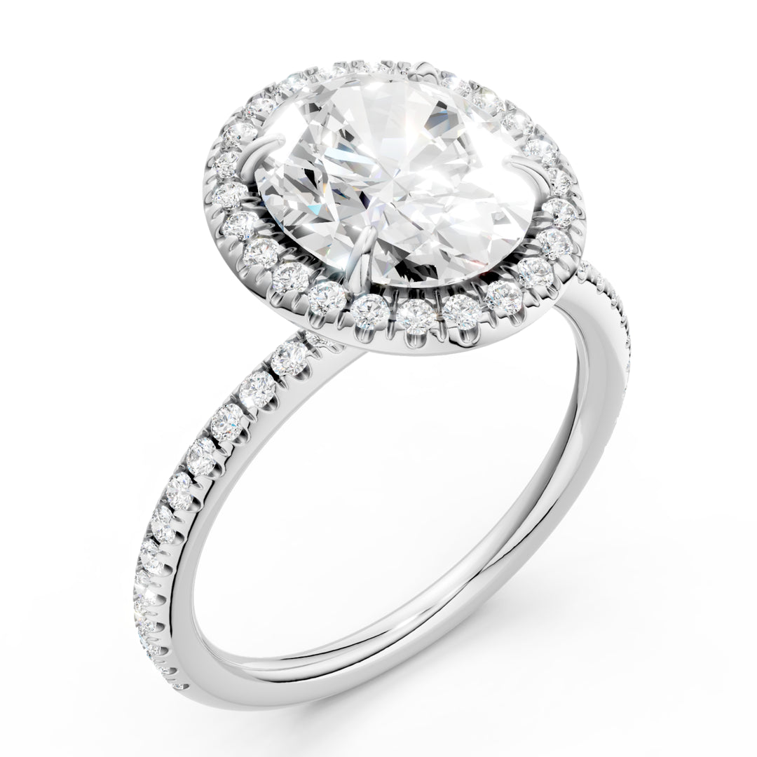 Luxury 18K Gold Setting with Round Brilliant-Cut Diamonds
