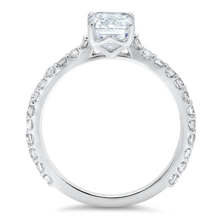 Diamond engagement ring with a total of 0.40 carat round cut diamonds set in an 18K white gold setting