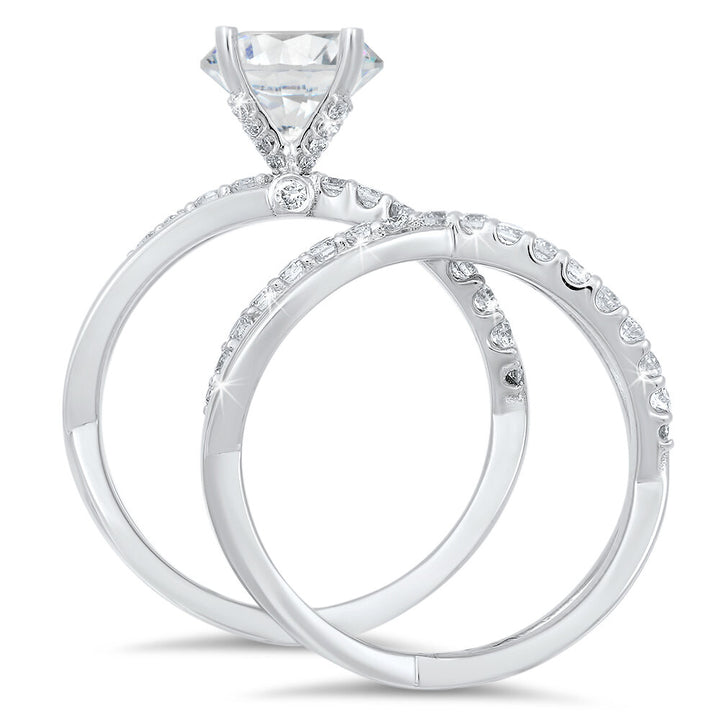 Unique diamond engagement ring with a matching wedding band with a total of 0.60 carat round cut diamonds on an 18K setting